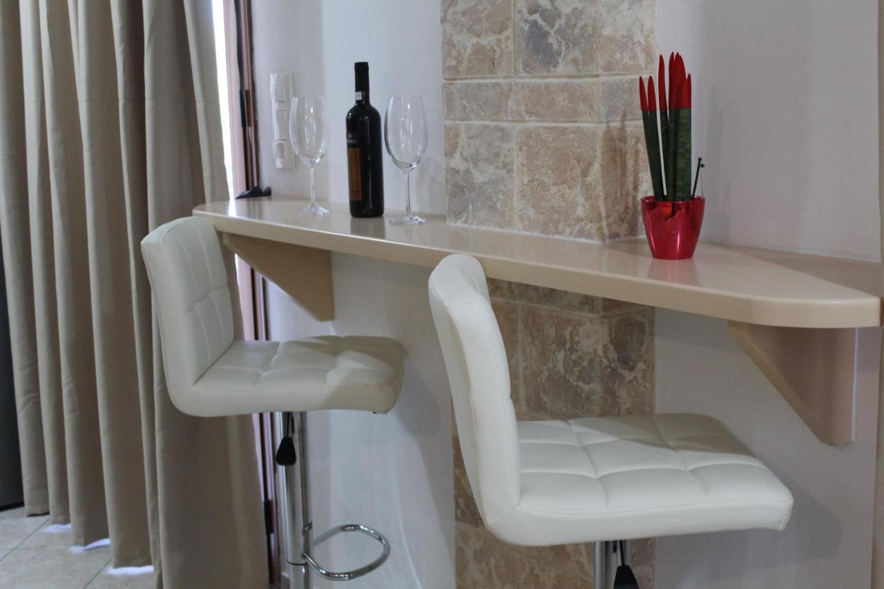 Vakis Apartments 5 Romanon Экстерьер фото
