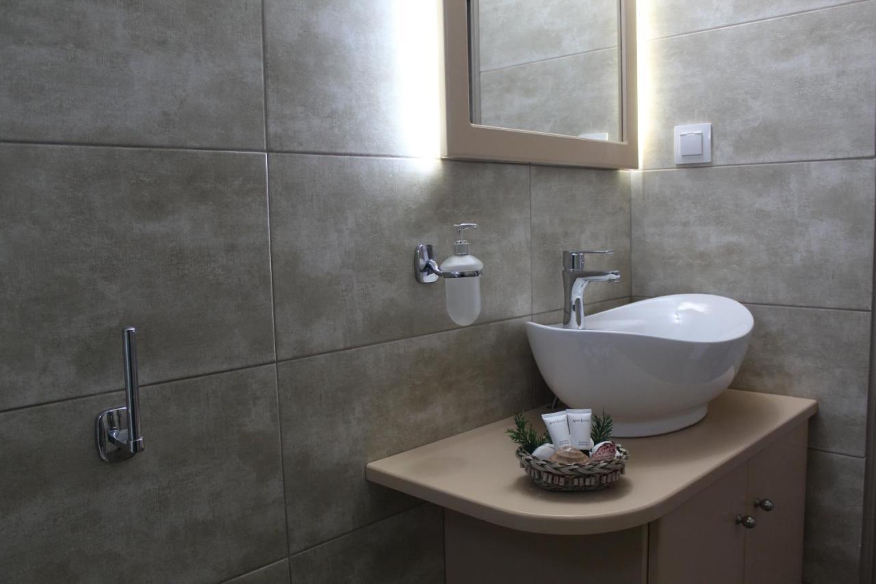Vakis Apartments 5 Romanon Экстерьер фото